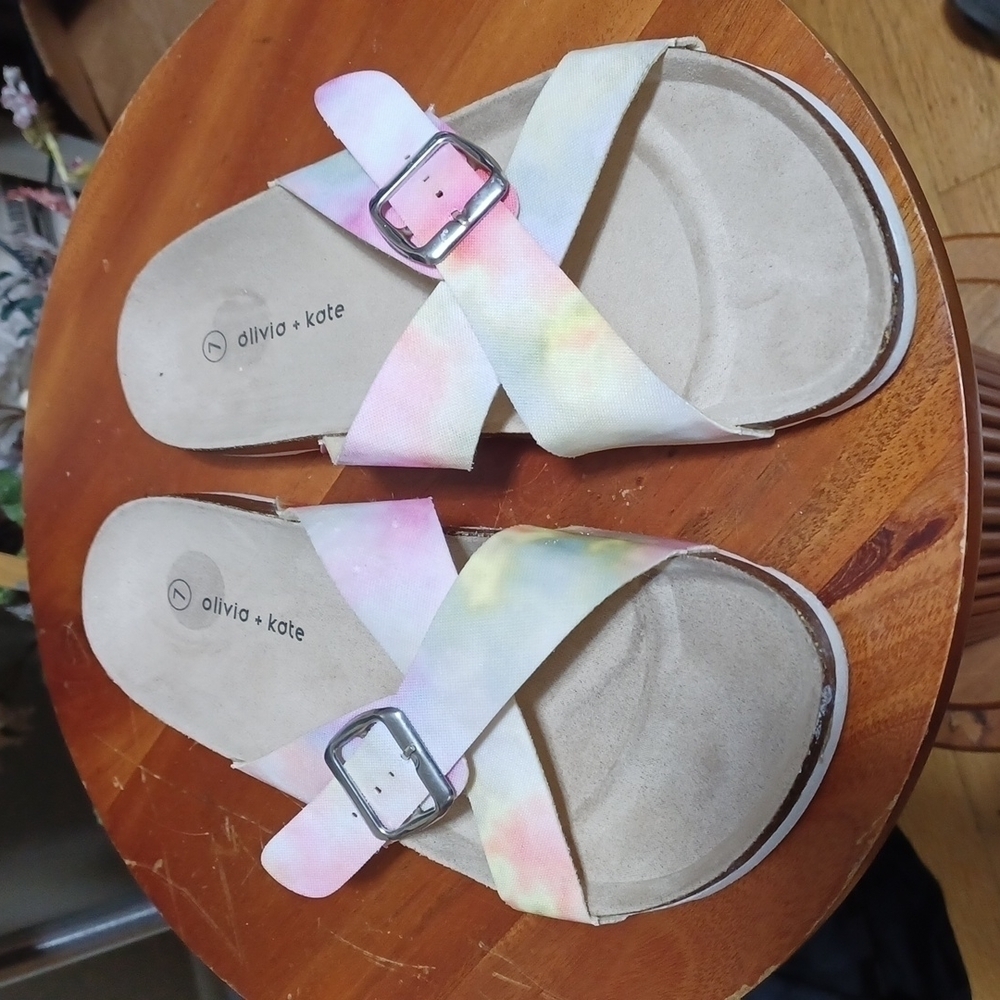 OLIVIA AND KATE WOMENS SANDLES SIZE 7 IN A BEAUTIFUL PASTAL COLORS